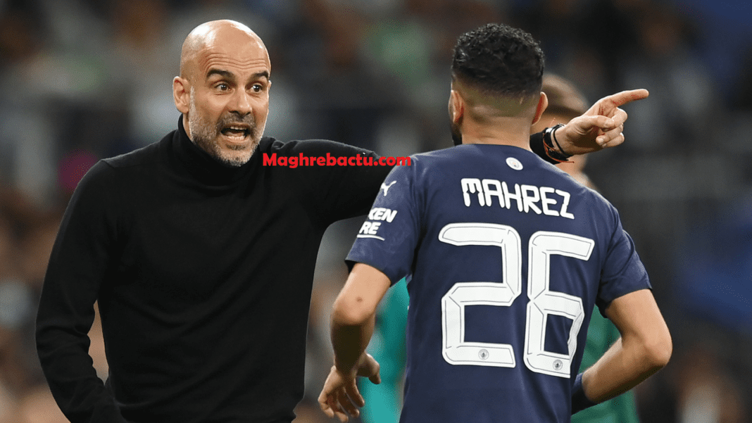 Finale LDC ! fin de suspense. Guardiola laissera Mahrez sur le banc Guardiola donne des instructions à Mahrez sur le terrain de football.