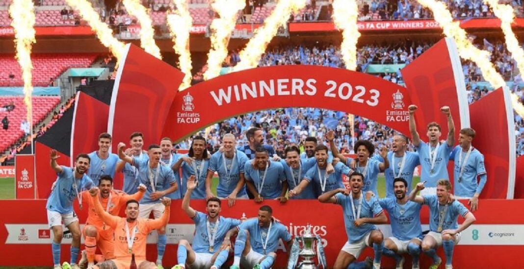 Coupe d’Angleterre : Manchester City de Mahrez le remporte face à Manchester United Manchester City célèbre leur victoire en FA Cup 2023 face à Manchester United.