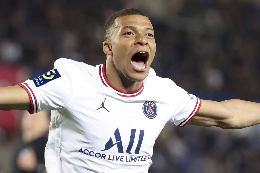 Kylian Mbappé en célébration lors d'un match du PSG.