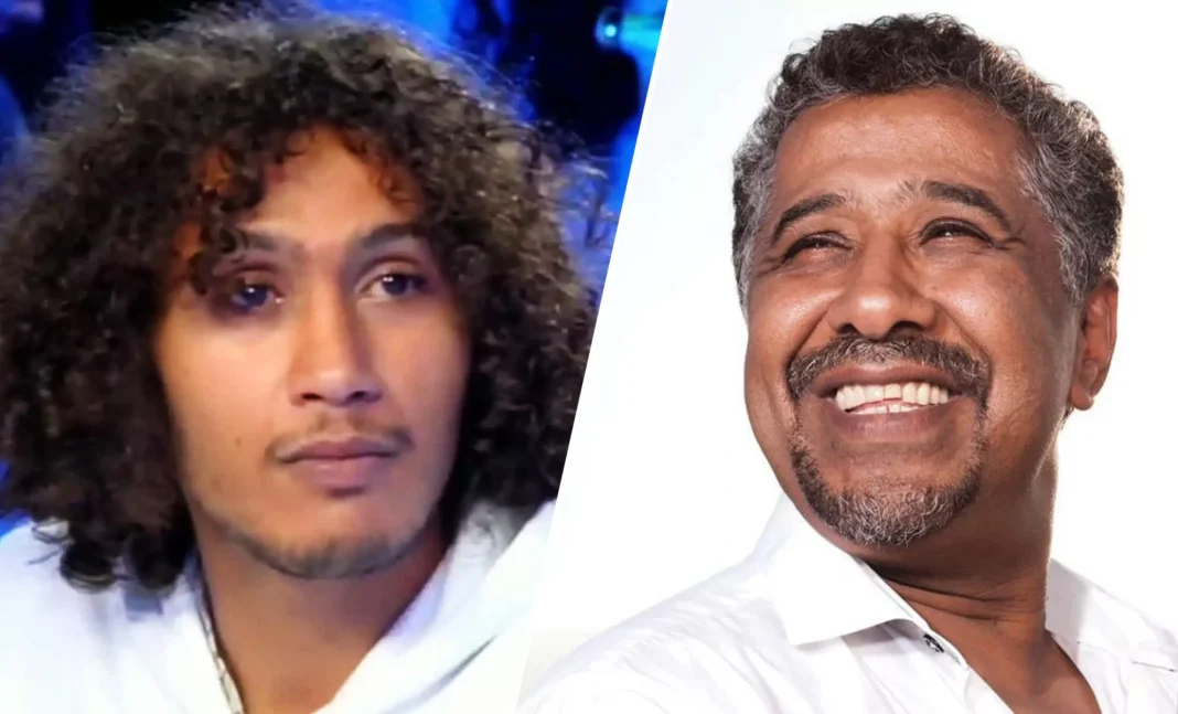 Cheb Khaled et un jeune homme Cheb Khaled et un jeune homme souriant, portrait rapproché.