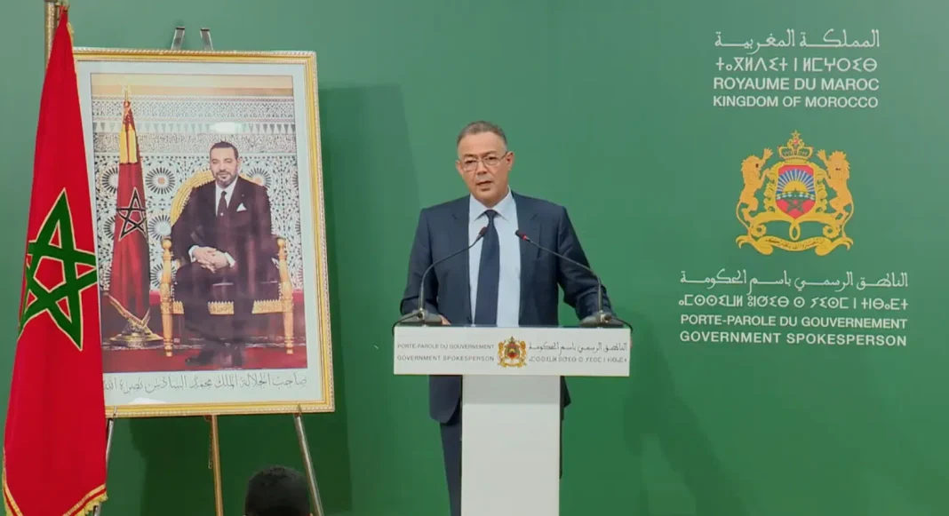 Fouzi Lekjaa lors d'une conférence officielle Fouzi Lekjaa, porte-parole du gouvernement marocain, lors d'une conférence officielle.