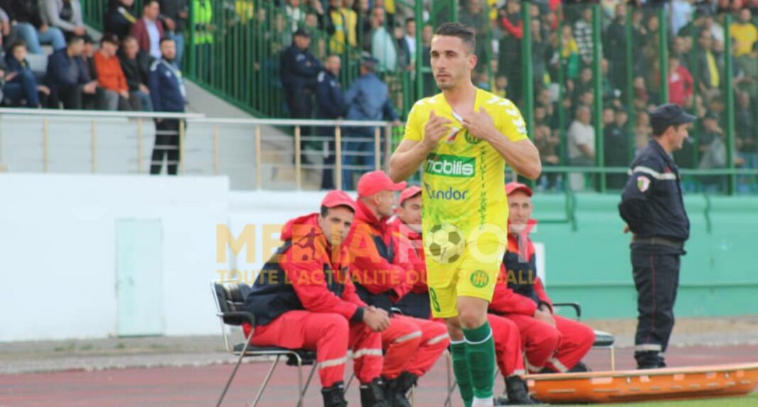 Officiel ! Juba Oukaci résilie son contrat et quitte la JS Kabylie. Juba Oukaci en tenue de football lors d'un match, quittant la JS Kabylie.