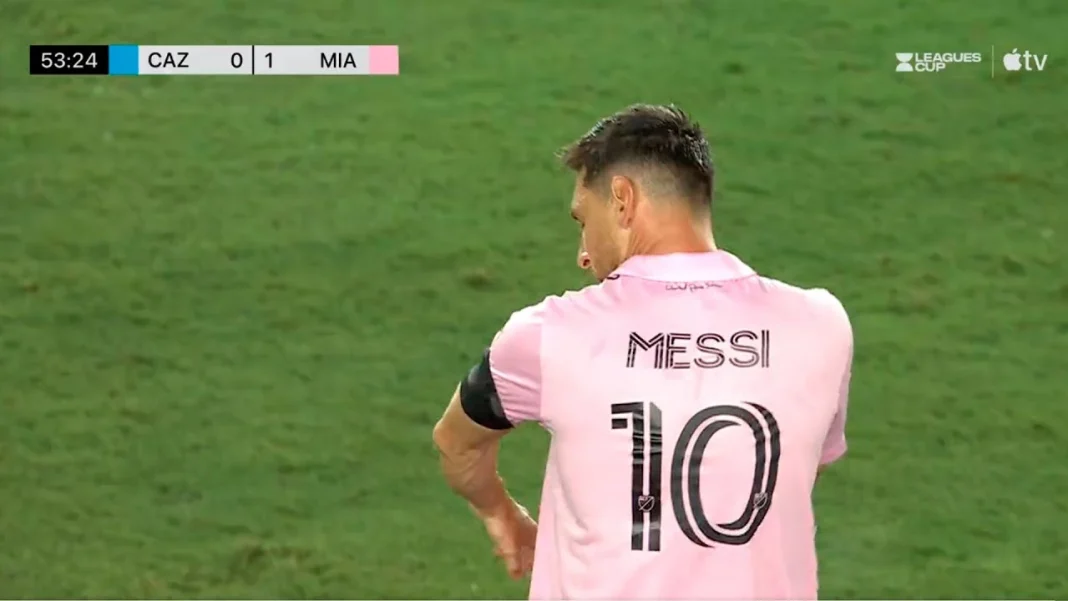 Inquiétude à l’Inter Miami : Lionel Messi en panne ! Lionel Messi en action avec son maillot rose à l'Inter Miami.
