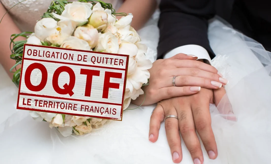 France : « On piétine mon cœur, ma vie » dixit Eva, la fiancée de l’Algérien dont le mariage est refusé Mains de mariés avec bouquet et panneau OQTF en France.