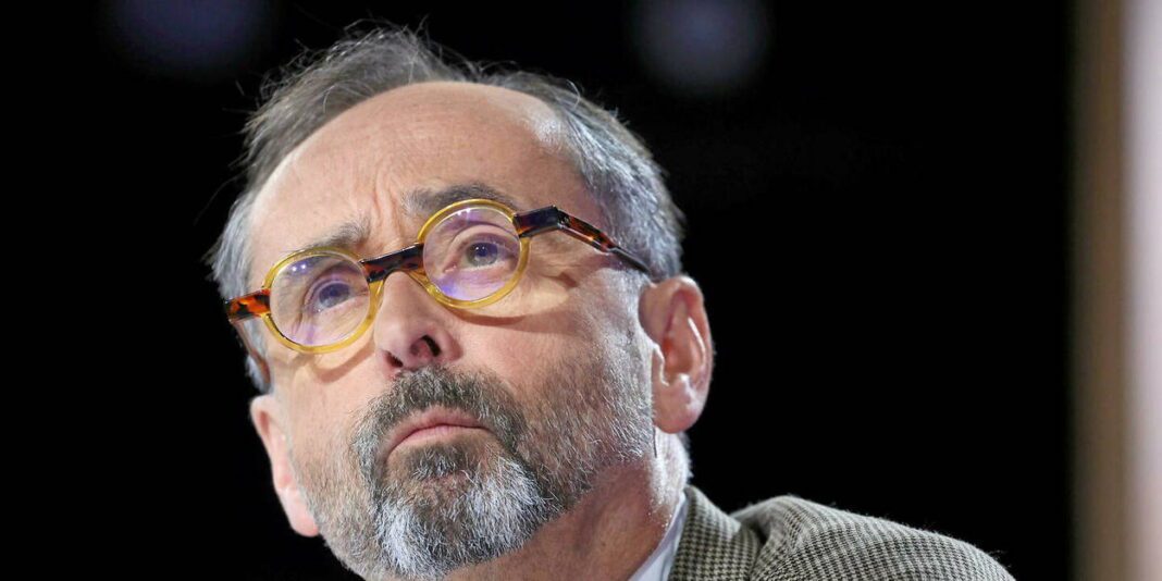 France : un maire refuse de marier cet Algérien Homme avec lunettes, barbe grise, expression sérieuse.