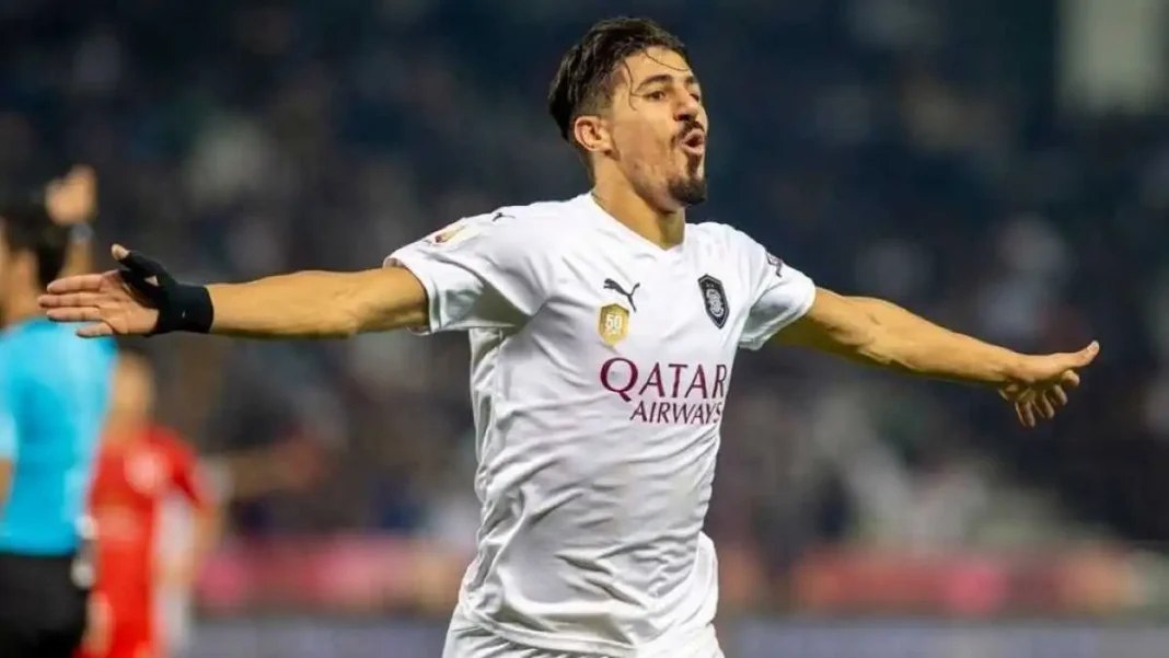 Baghdad Bounedjah : Le fennec récompensé au Qatar – Des performances impressionnantes Baghdad Bounedjah célèbre lors d'un match de football.