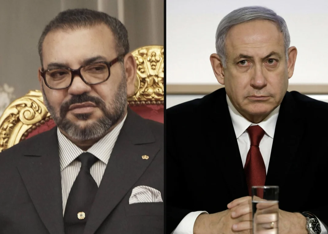 Algérie : la reconnaissance par Israël de la souveraineté marocaine sur le Sahara occidental est un « non-événement » Deux hommes politiques en réunion officielle, discussion sérieuse.