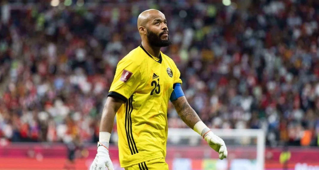 Rais M’Bolhi rejoint le MC Alger Rais M’Bolhi en tenue de gardien de but lors d’un match.