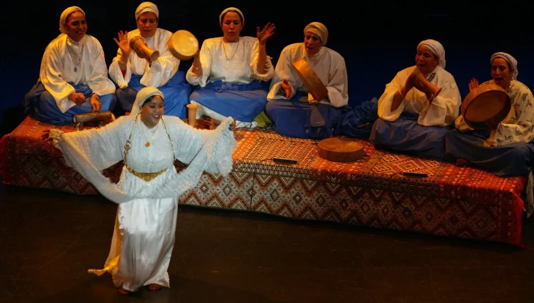 L’Algérie chercherait encore à s’approprier l’arts de la Hadra marocains Groupe de musiciens et danseurs marocains en costume traditionnel.