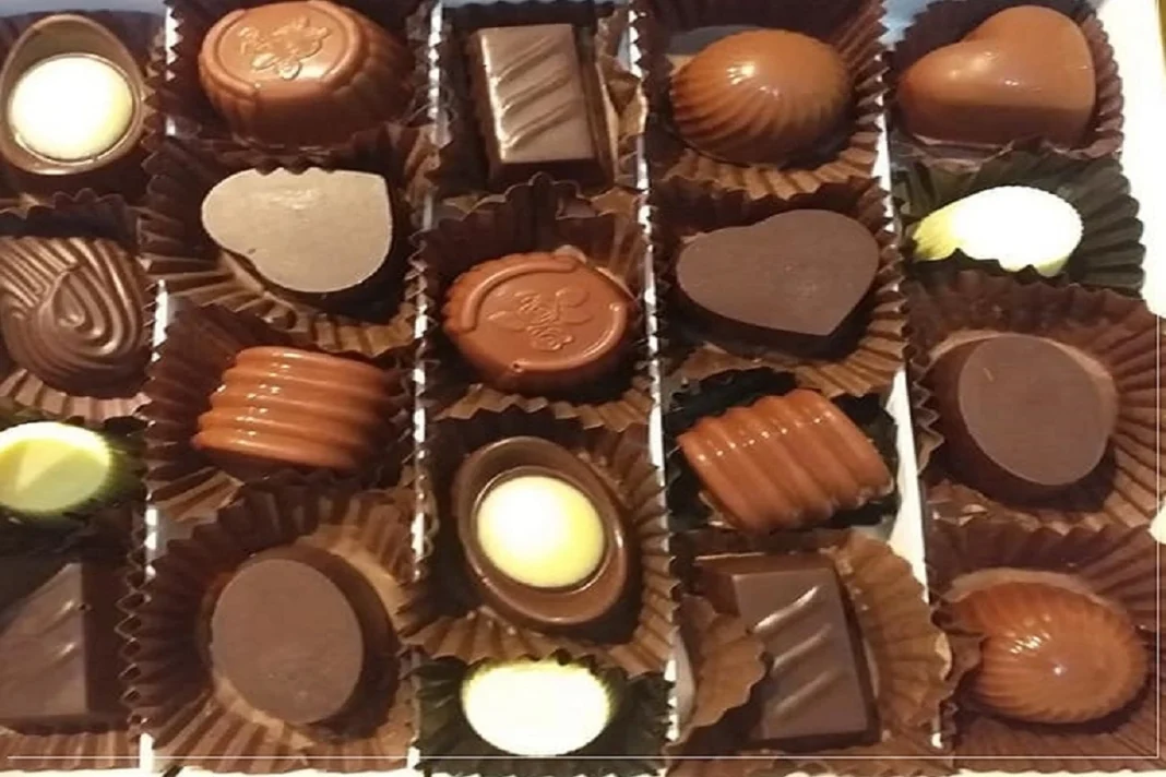 Un Algérien de France s’enflamme à cause des prix des chocolats en Algérie Assortiment de chocolats en différentes formes et saveurs.