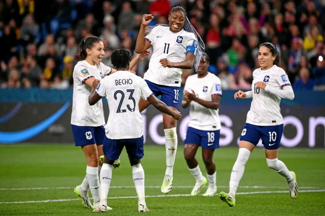 Coupe du monde 2023(F) : la France en 8e de finale malgré un Panama résistant Joueuses françaises célébrant une victoire lors de la Coupe du monde 2023.
