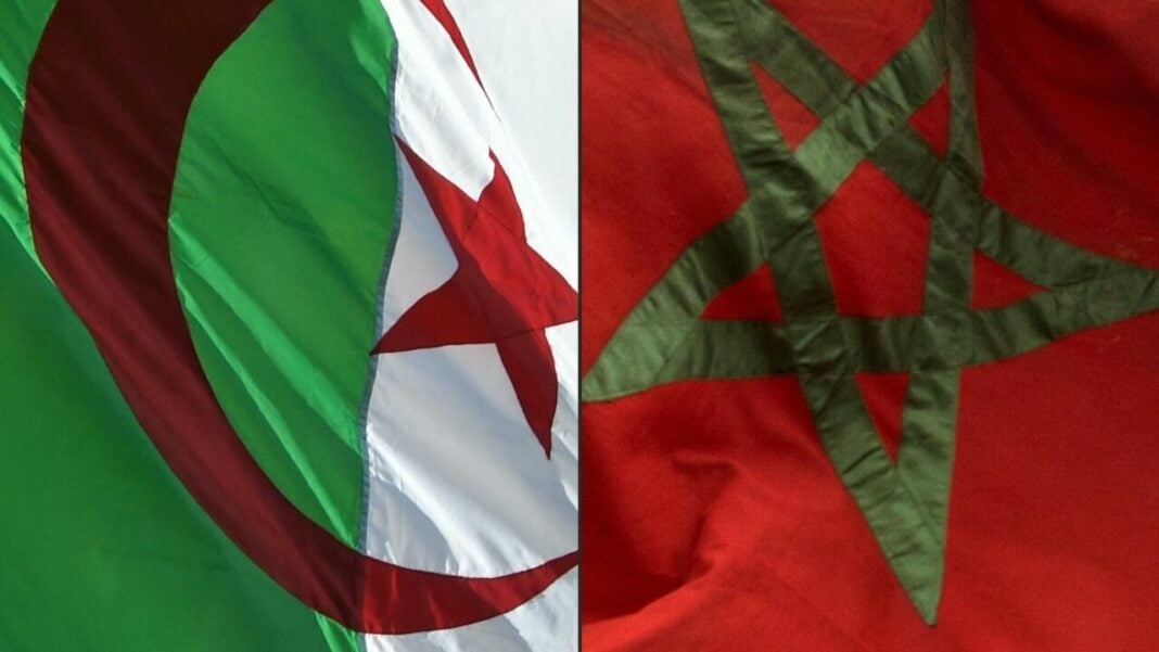 Paralysie de l’Union du Maghreb : L’Algérie accuse le Maroc Drapeaux du Maroc et de l'Algérie côte à côte, symbolisant la tension politique.