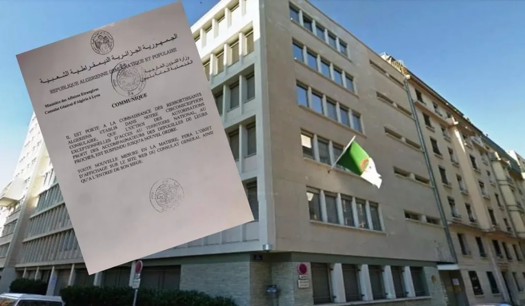 Avis aux algériens de France : Le consulat général d’Algérie à Lyon vient de publier une notes importante concernant les enfants mineur Document officiel du consulat d'Algérie affiché sur un bâtiment à Lyon.