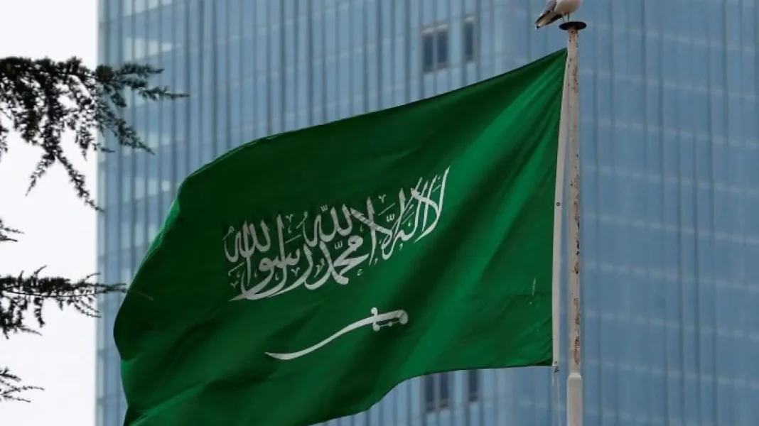 L’Arabie saoudite exécute la peine de mort contre un Américain qui a commis un crime odieux Drapeau vert de l'Arabie Saoudite avec inscription islamique.