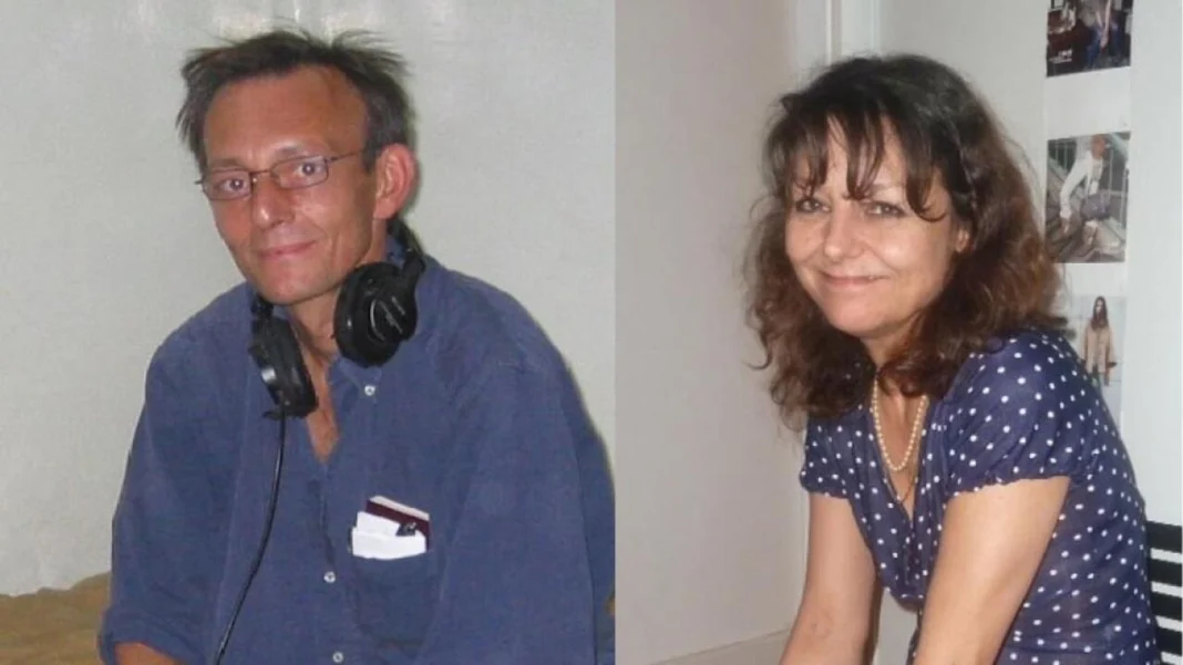 Assassinat de journalistes de RFI. Les services Algériens impliqués ? Deux journalistes, un homme et une femme, souriants, dans un studio de radio.