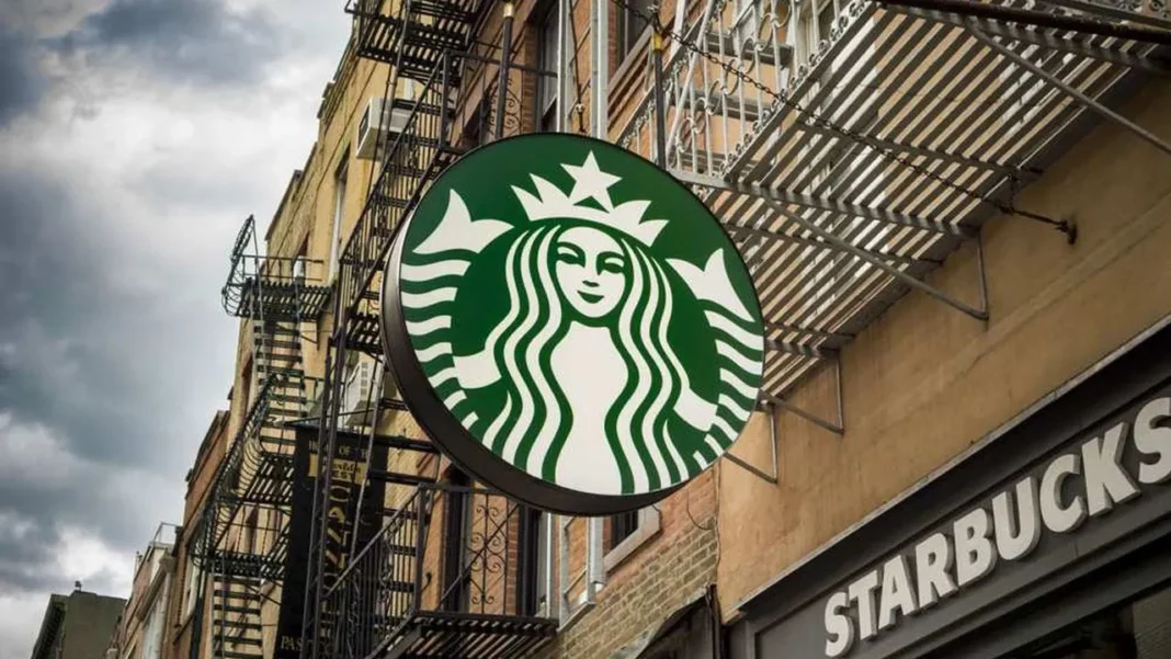 L’ouverture controversée d’un faux Starbucks à Oran et sa fermeture rapide Logo de faux Starbucks suspendu devant un bâtiment à Oran.