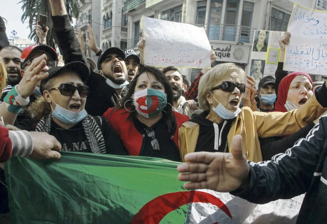 Algérie: près de 900 000 femmes sujettes aux violences en 2022 Femmes en protestation contre les violences faites aux femmes en Algérie.