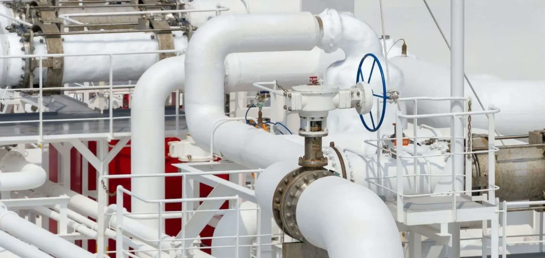 Gaz: la crise en Australie fait le bonheur de l’Algérie Tuyauterie industrielle pour l'extraction de gaz en Australie.