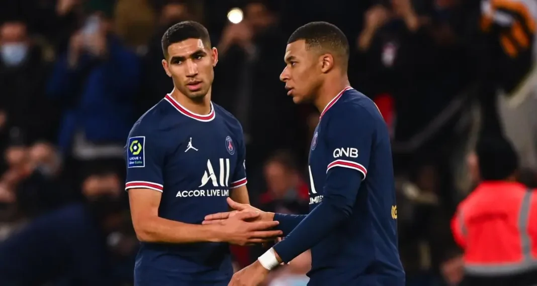 Kylian Mbappé rend un vibrant hommage à ses coéquipiers Kylian Mbappé et Neymar lors d'un match du PSG.