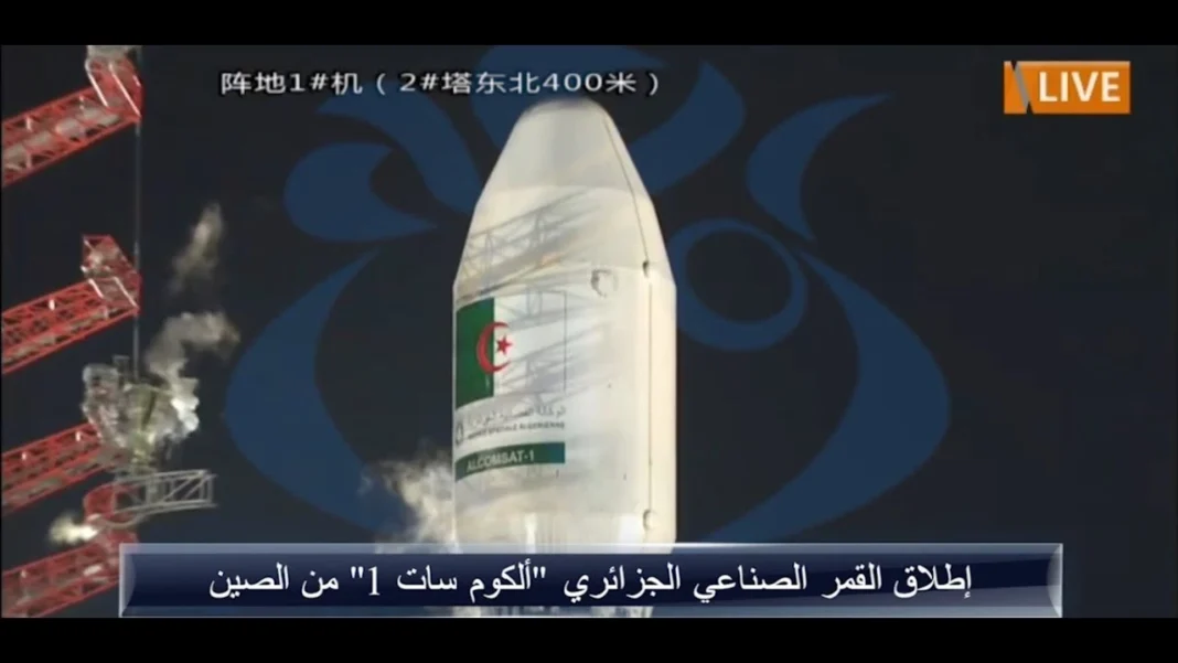 L’Algérie dans le TOP 3 africain du plus grand nombre de satellites en orbite Satellite algérien en lancement depuis une plateforme de lancement.
