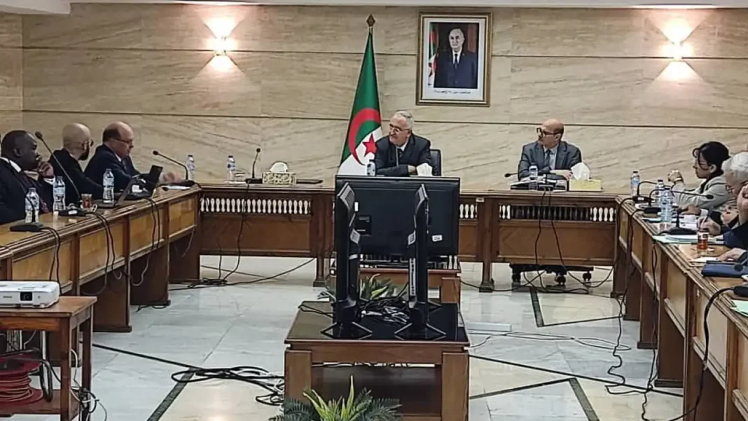 Important! Laaziz Faid rencontre une mission du FMI Réunion du gouvernement algérien avec des représentants du FMI.