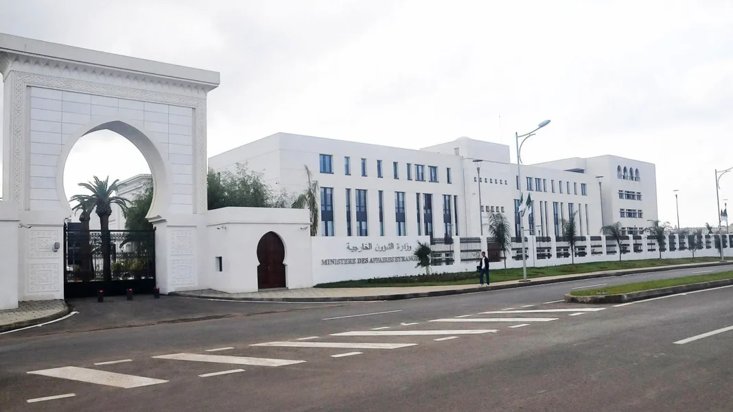 Attaque au Pakistan : L’Algérie condamne avec dernière rigueur Bâtiment du ministère de l'Intérieur en Algérie, moderne et blanc.