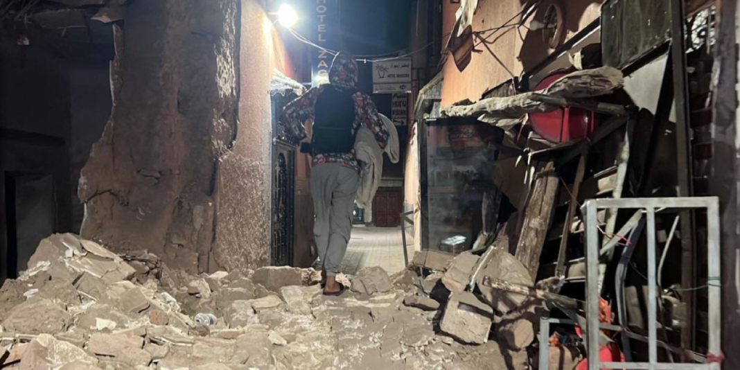 Après le séisme au Maroc Dégâts causés par le séisme dans une rue du Maroc.