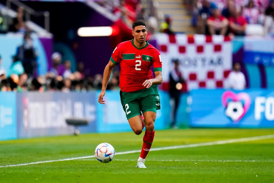 Séisme au Maroc : l’émouvant message d’Hakimi Hakimi en action sur le terrain de football lors d'un match international.