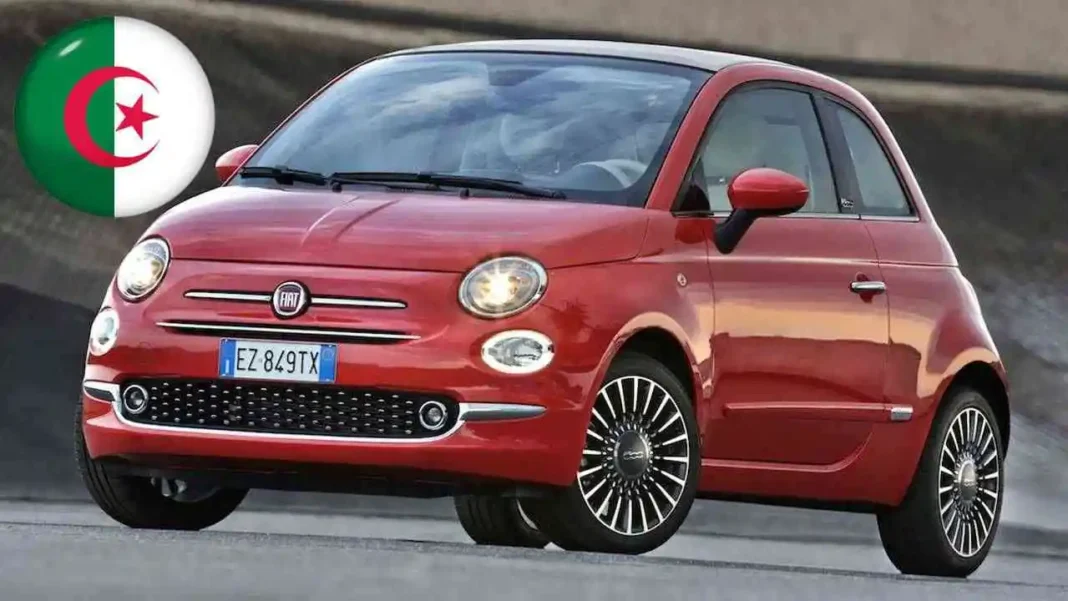 Fiat prévoit d’importer 36 000 véhicules en Algérie d’ici fin 2023 Voiture Fiat 500 rouge en déplacement sur la route en Algérie.