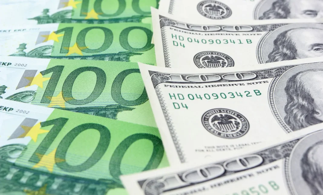 Billets de banque en euros et dinar algérien pour le taux de change.