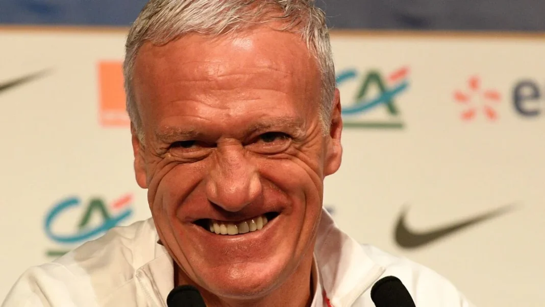 Équipe de France : Didier Deschamps retrouve une lueur de sourire Didier Deschamps souriant lors d'une conférence de presse.