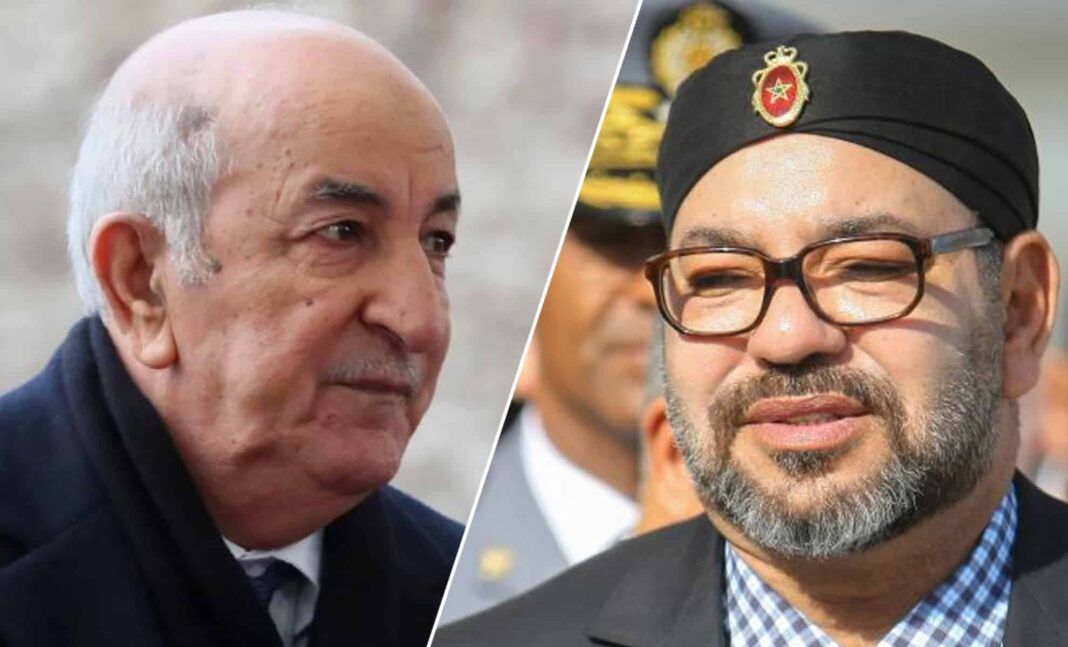Deux hommes en discussion lors d'une réunion diplomatique sur la Libye.