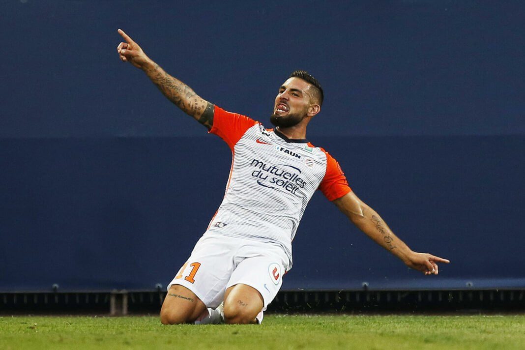 Andy Delort, de Montpellier à l’équipe Nationale Algérienne : Le récit d’une conversion sportive Andy Delort célèbre un but avec enthousiasme sur le terrain.