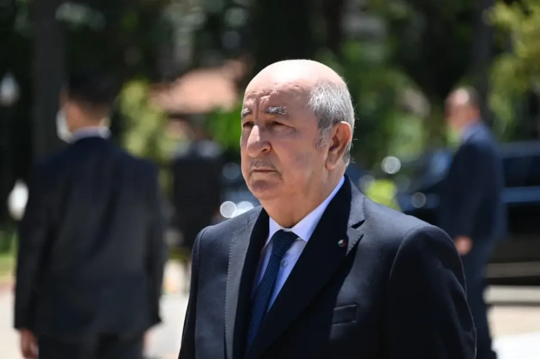 Abdelmadjid Tebboune en déplacement officiel Abdelmadjid Tebboune lors d'une sortie officielle en plein air.