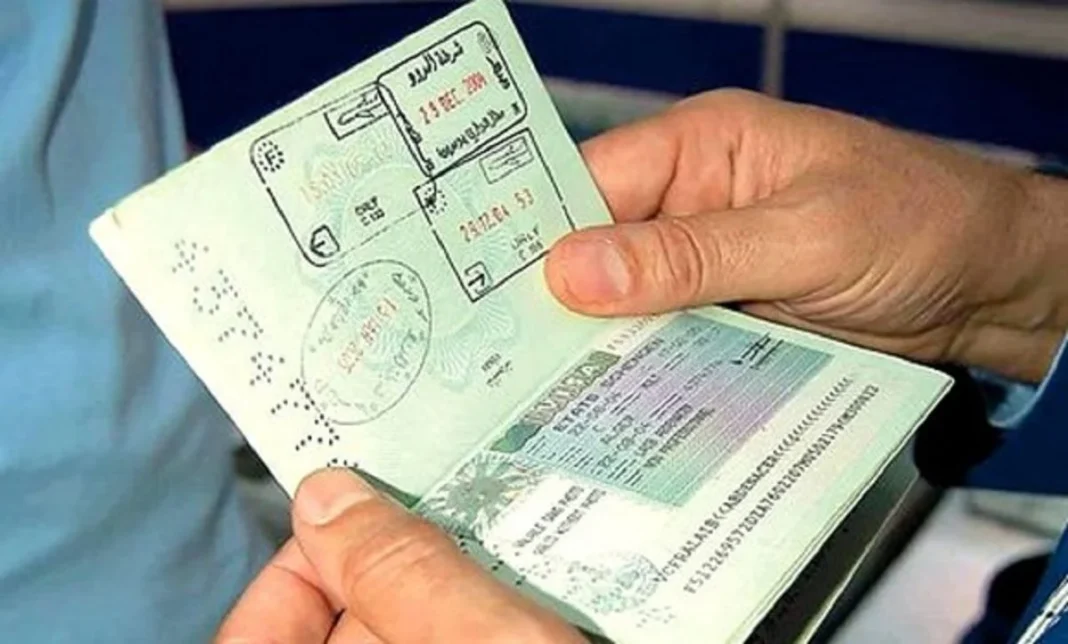 Excellent ! Les touristes algériens sont dispensés de visa dans ce pays Passeport avec visa dans un carnet de voyage.