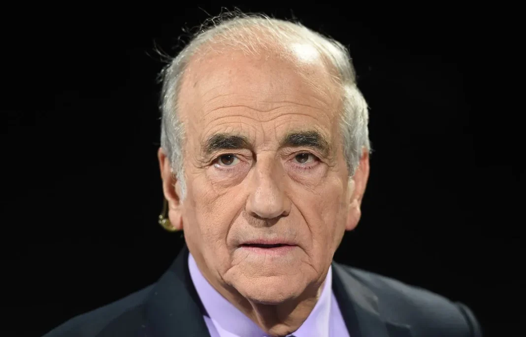 Jean-Pierre Elkabbach, journaliste français, lors d'une interview.