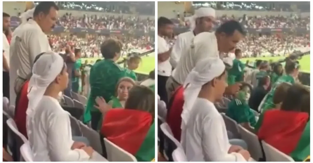 Insolite! Pour avoir brandi le drapeau de la Palestine , une supportrice algérienne se fait expulser Supporters au stade, certains brandissent un drapeau palestinien.