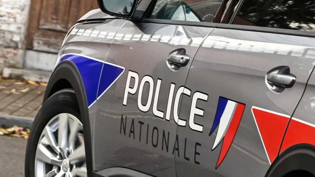 France/Montpellier :Un algérien poignarde à mort un citoyen Voiture de police nationale avec logo en France.
