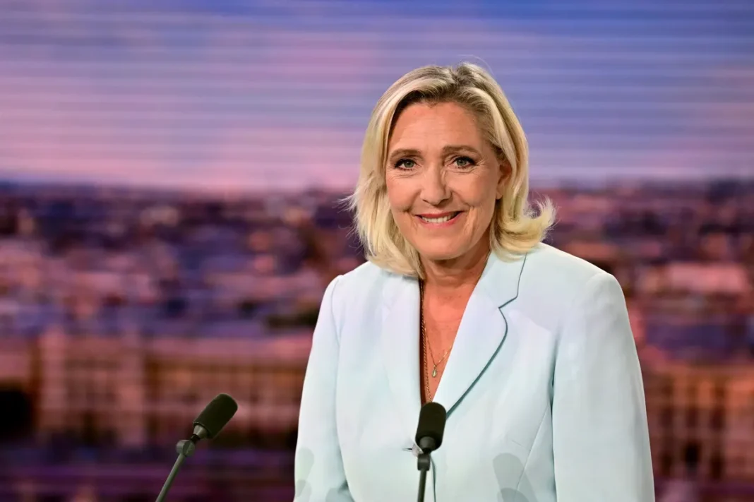 Marine Le Pen lors d'une interview avec un fond urbain.