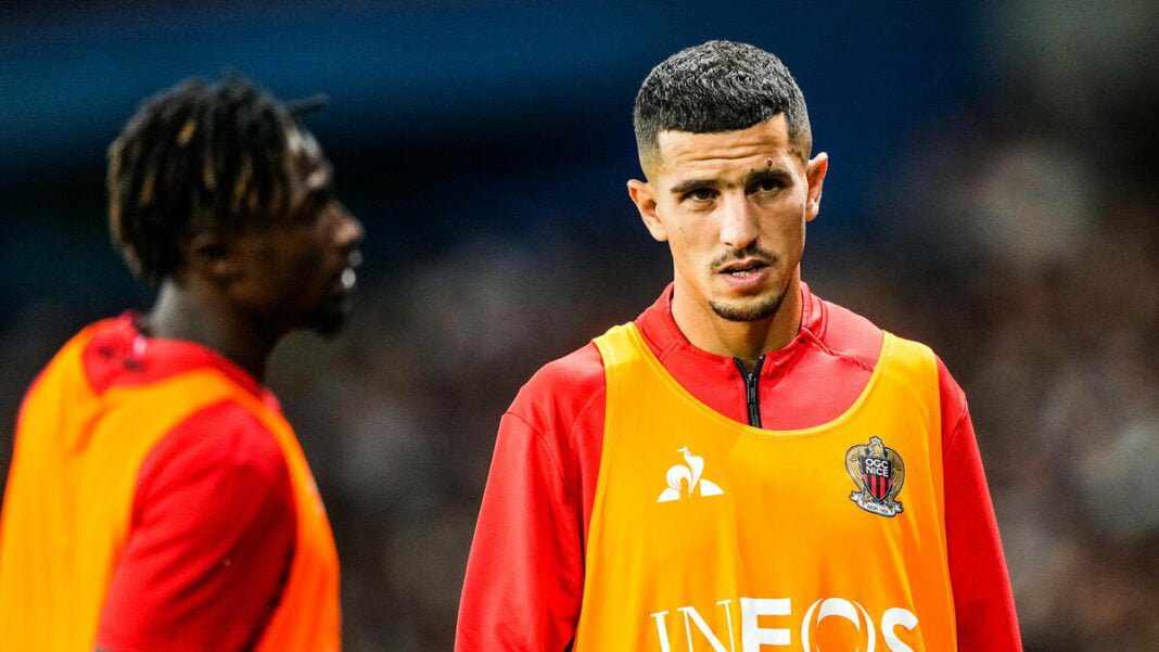 Youcef Atal sous enquête en France pour ses propos en faveur de la Palestine Youcef Atal, joueur de football algérien, en pleine action sur le terrain.