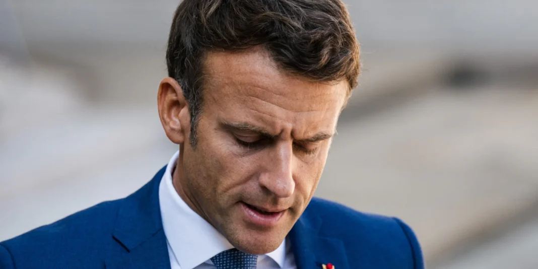 France Algérie : Emmanuel Macron emboîte le pas à Bruno Retailleau et relance la polémique Emmanuel Macron en pleurs lors d'une déclaration officielle.