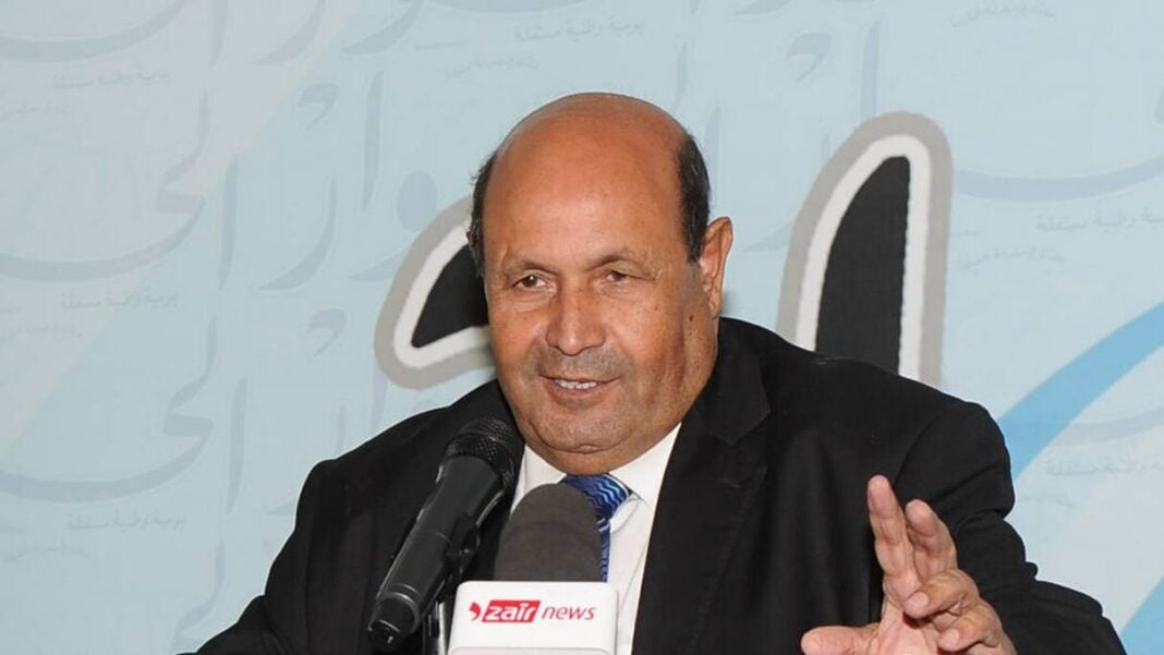 Journaliste Saad Bouakba en conférence à Alger.