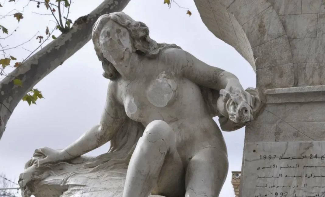 Statue de la femme nue d’Ain el Fouara, symbole culturel.