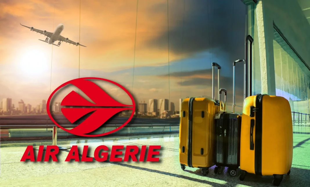Bagages jaunes à l'aéroport avec logo Air Algérie en arrière-plan.