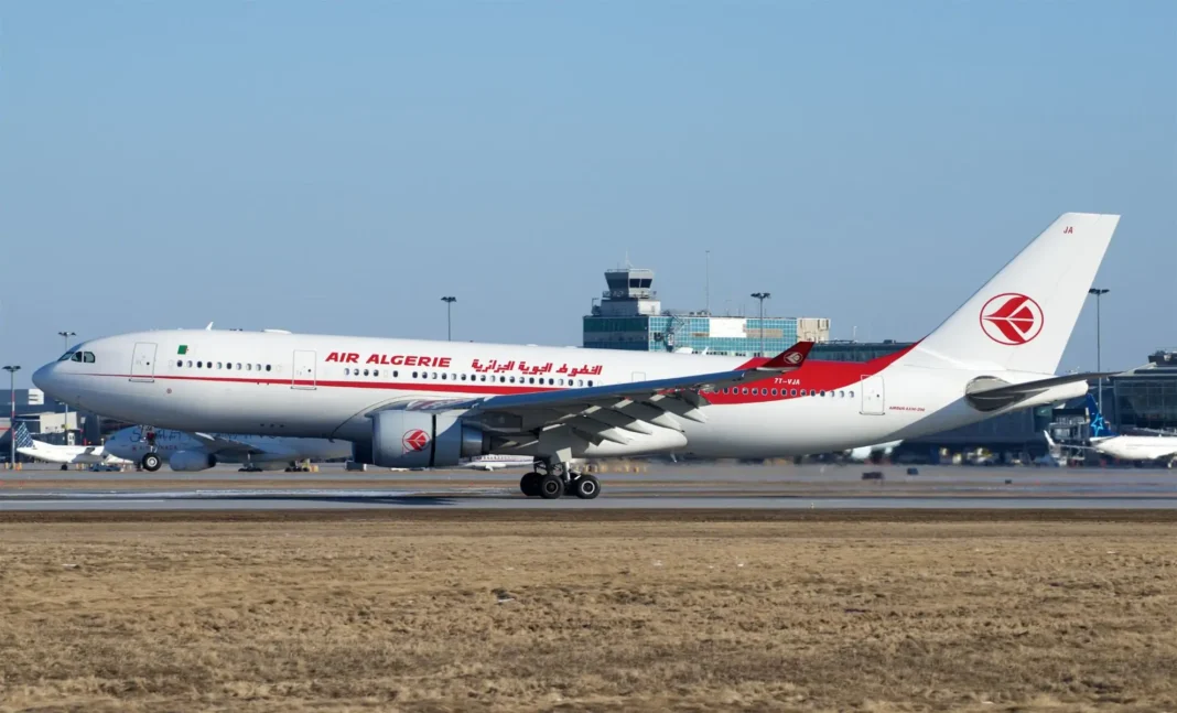 Air Algérie ajoute de nouveaux vols vers cette destination Avion d'Air Algérie prêt au décollage à l'aéroport.