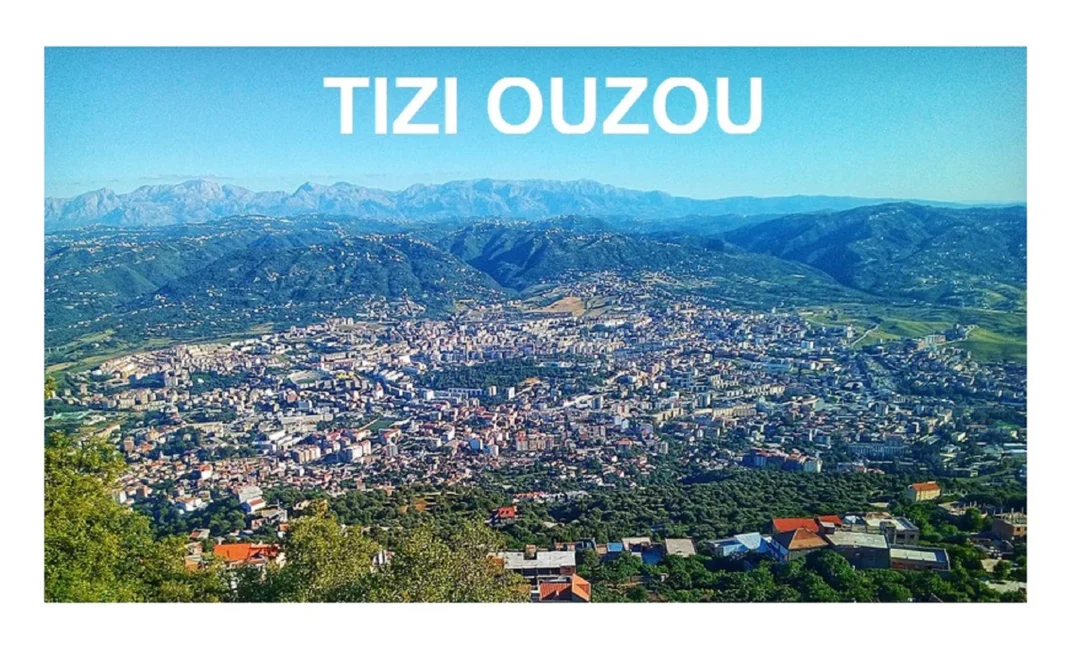 Tizi-Ouzou : Tizouine remporte le concours du village le plus propre Vue panoramique de Tizi Ouzou et ses montagnes environnantes.