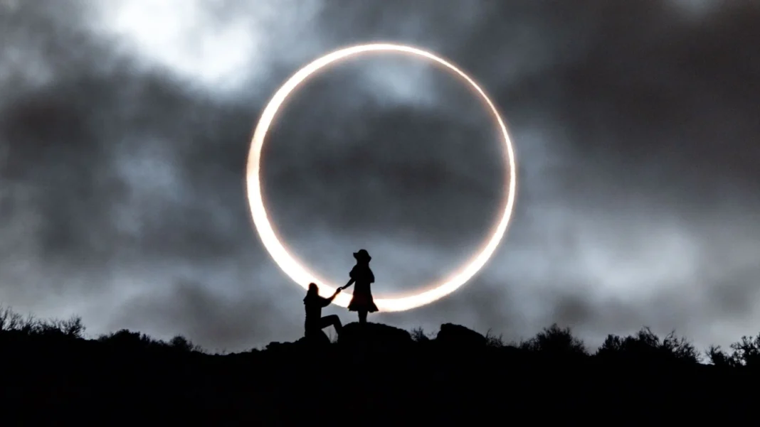 Cercle de soleil lors de l'éclipse solaire du 14 octobre 2023.