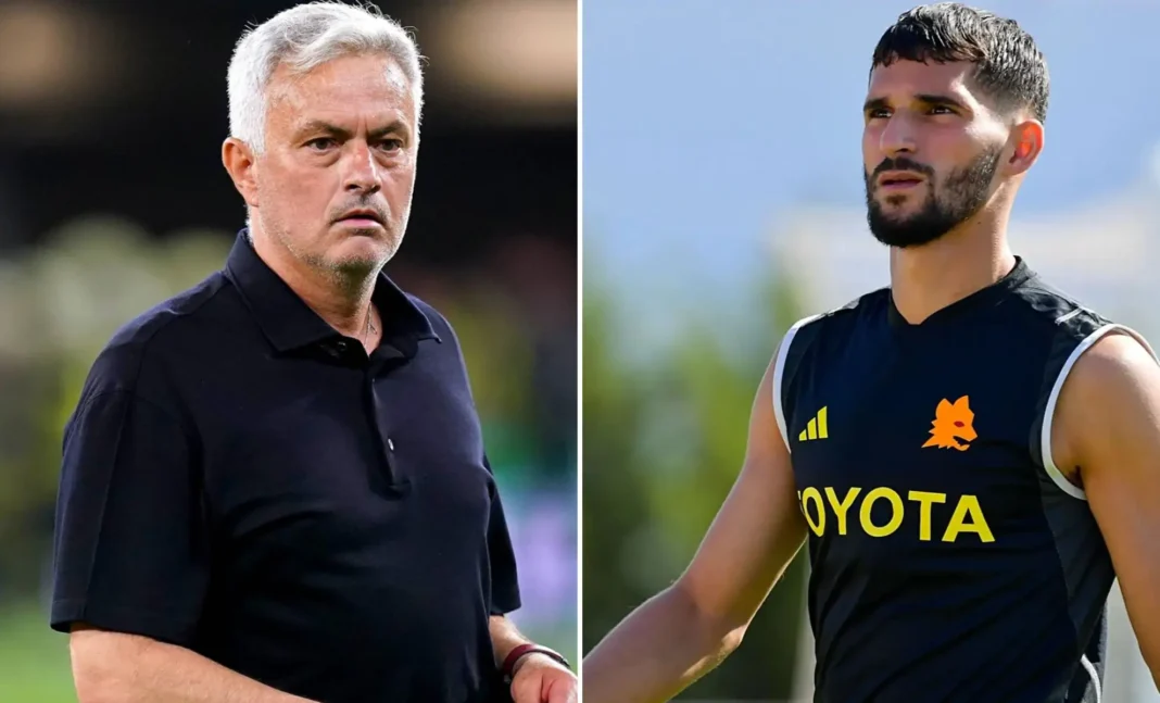 Houssem Aouar et Mourinho Houssem Aouar et Mourinho lors d'une séance d'entraînement.