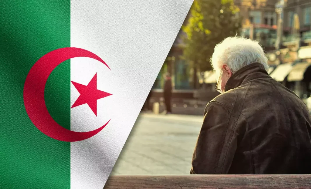 Homme âgé regardant la ville avec drapeau algérien en fond.