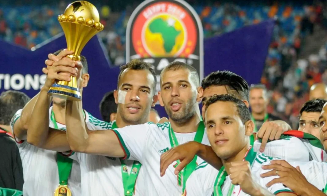 CAN 2023 : L’Algérie, prête à défendre son titre ? L'équipe d'Algérie célèbre sa victoire en Coupe d'Afrique des Nations 2019.